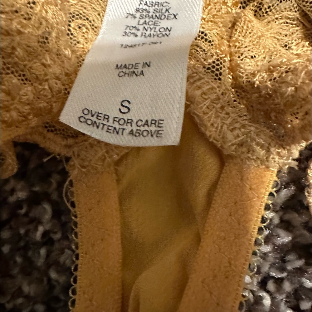 Vintage & Unique Gold Lace Garter with Silk Thong attached is is One Size - Picture 3 of 4